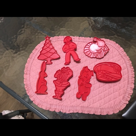 Vintage Tupperware Cookie Cutters Red Lot of 7 - Picture 2 of 2